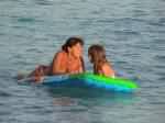 Sourires de Sandra et Hannah dans l'eau
